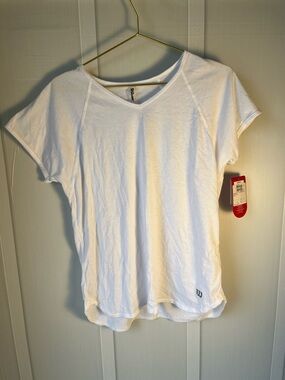 NWT Wilson Women's White V-Neck Short Sleeve Tee Size Large